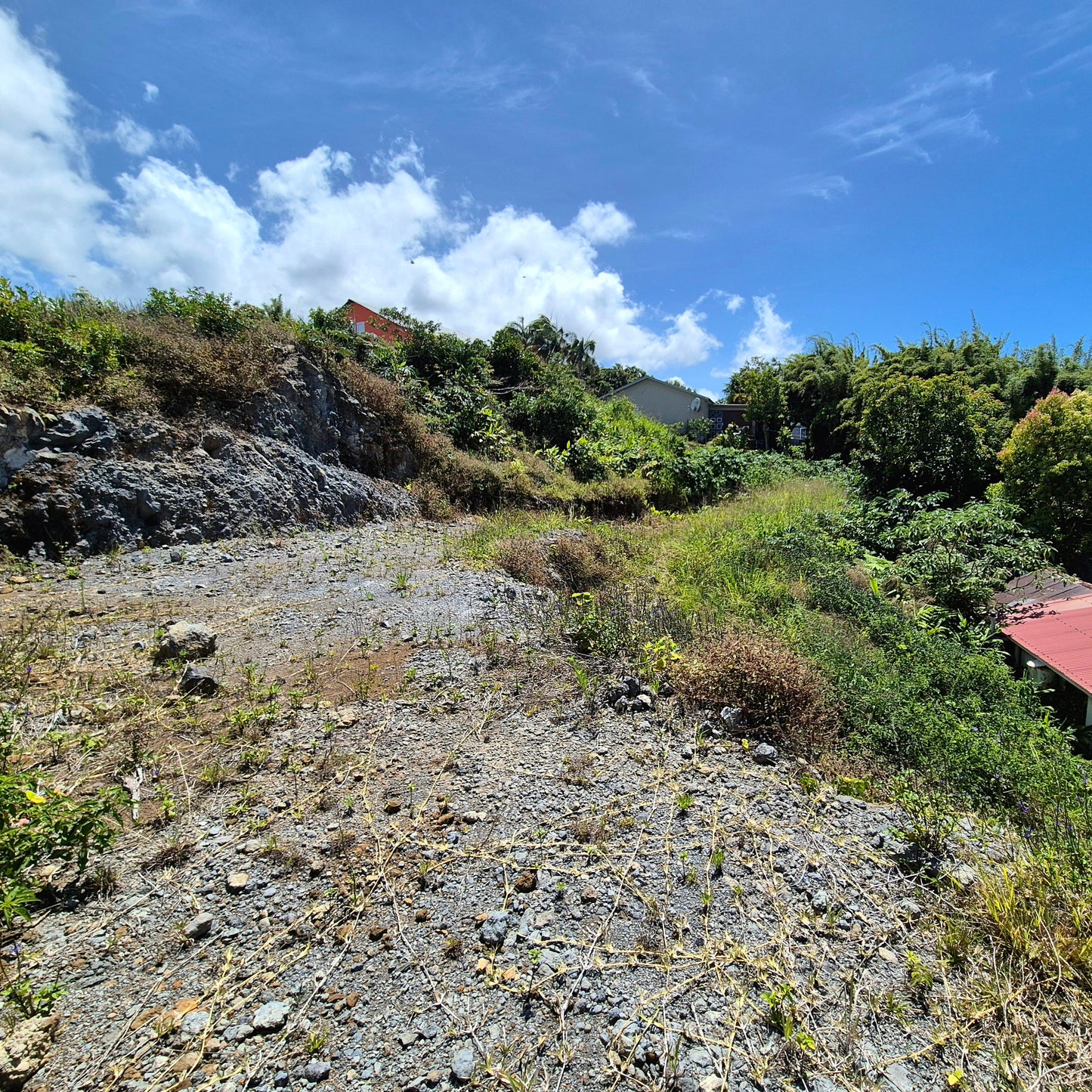 SAINT-JOSEPH/TERRAIN 892M2 + DEPENDANCE