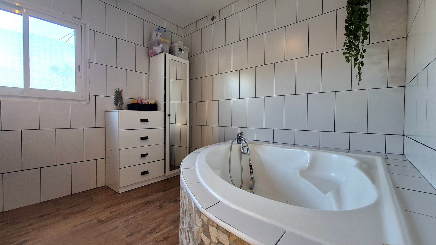 SAINT-JOSEPH/MAISON FAMILIALE-5 CHAMBRES + JARDIN PISCINABLE