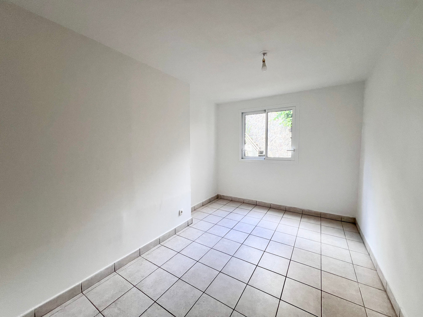 SAINT-DENIS-LA MONTAGNE/ APPARTEMENT T4 REZ DE JARDIN