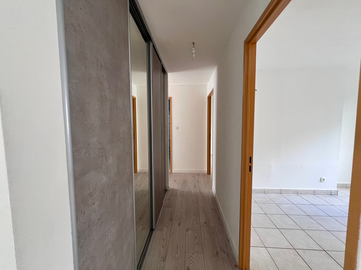 SAINT-DENIS-LA MONTAGNE/ APPARTEMENT T4 REZ DE JARDIN
