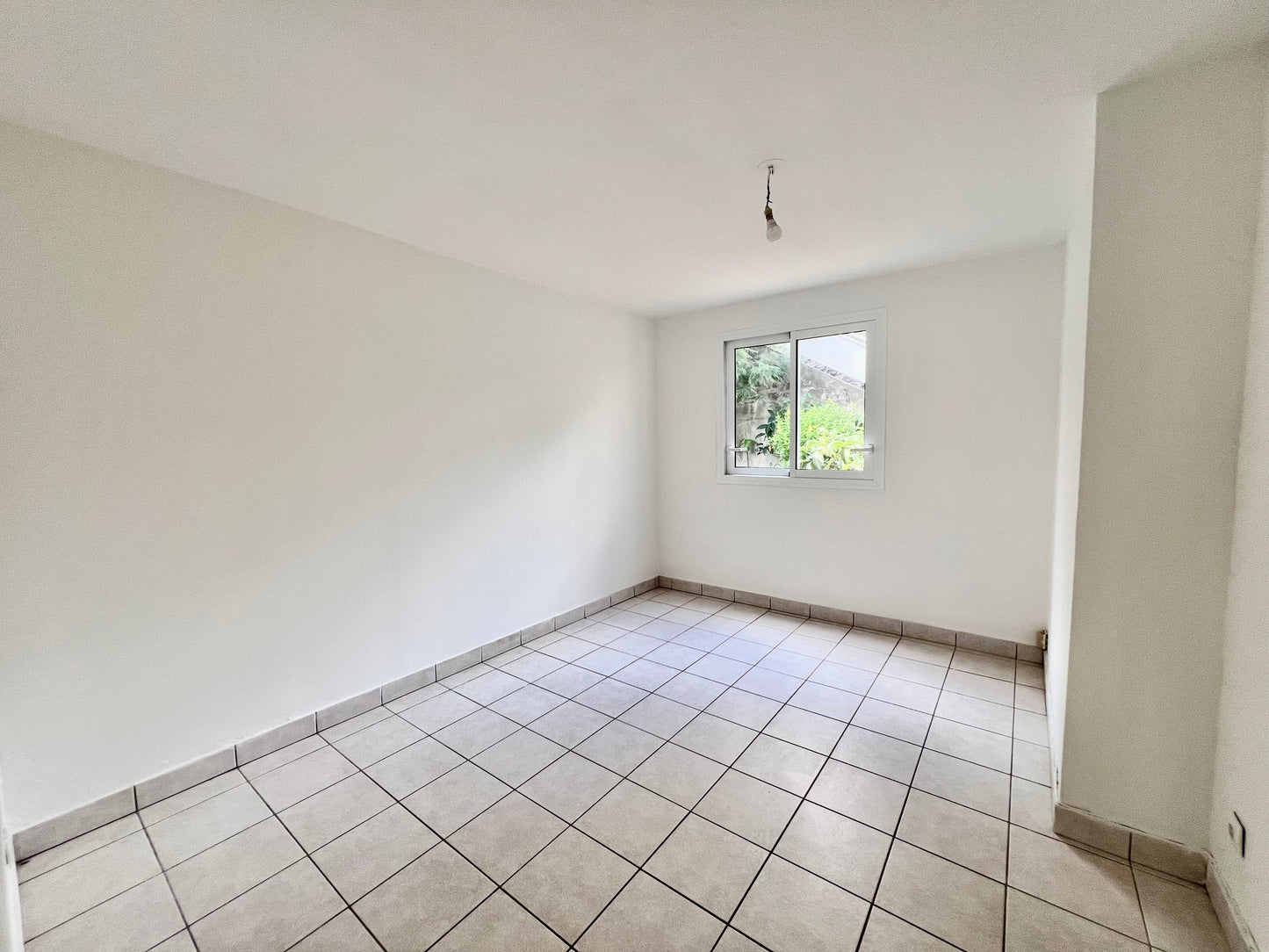 SAINT-DENIS-LA MONTAGNE/ APPARTEMENT T4 REZ DE JARDIN
