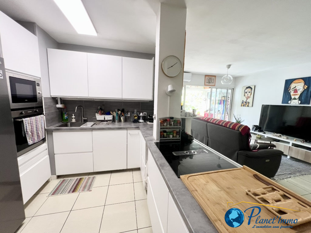 SAINT-DENIS / BEL APPARTEMENT T3 PROCHE DU CENTRE