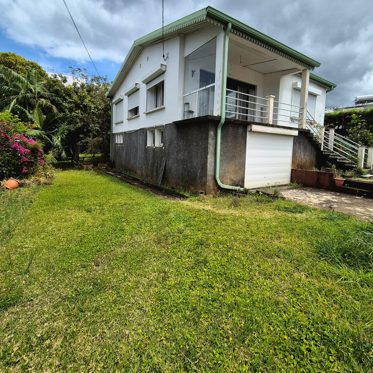 SAINT-JOSEPH/ MAISON FAMILIALE AVEC DEPENDANCE