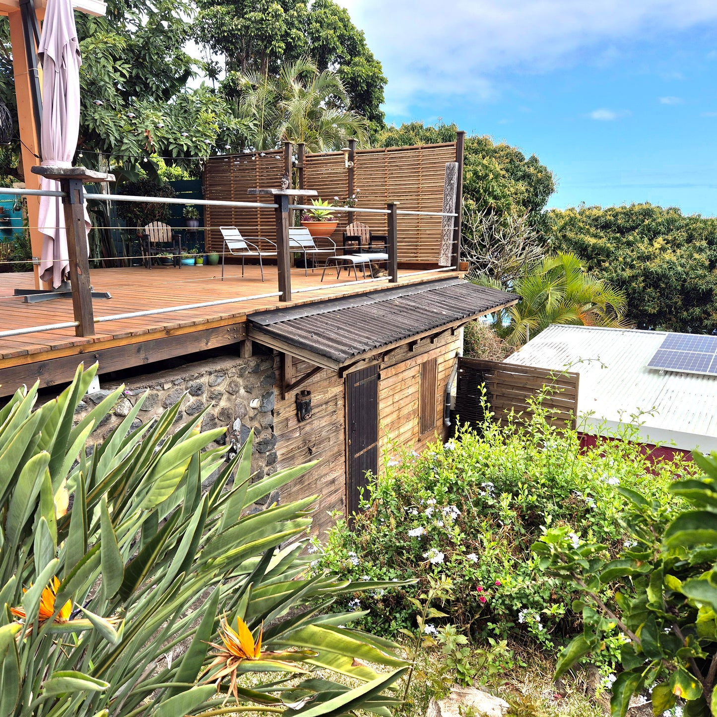 SAINT-LEU/ MAISON DE CHARME AVEC VUE OCEAN ET JARDIN LUXURIANT