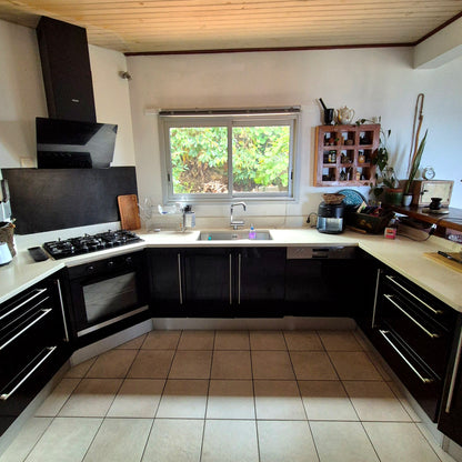 SAINT-LEU/ MAISON DE CHARME AVEC VUE OCEAN ET JARDIN LUXURIANT