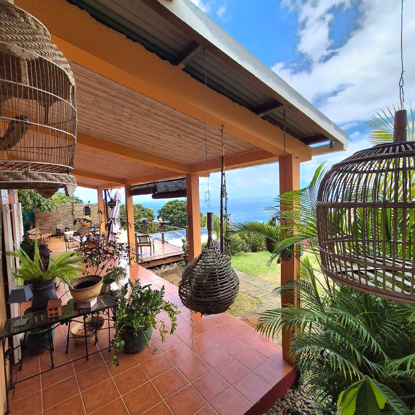 SAINT-LEU/ MAISON DE CHARME AVEC VUE OCEAN ET JARDIN LUXURIANT