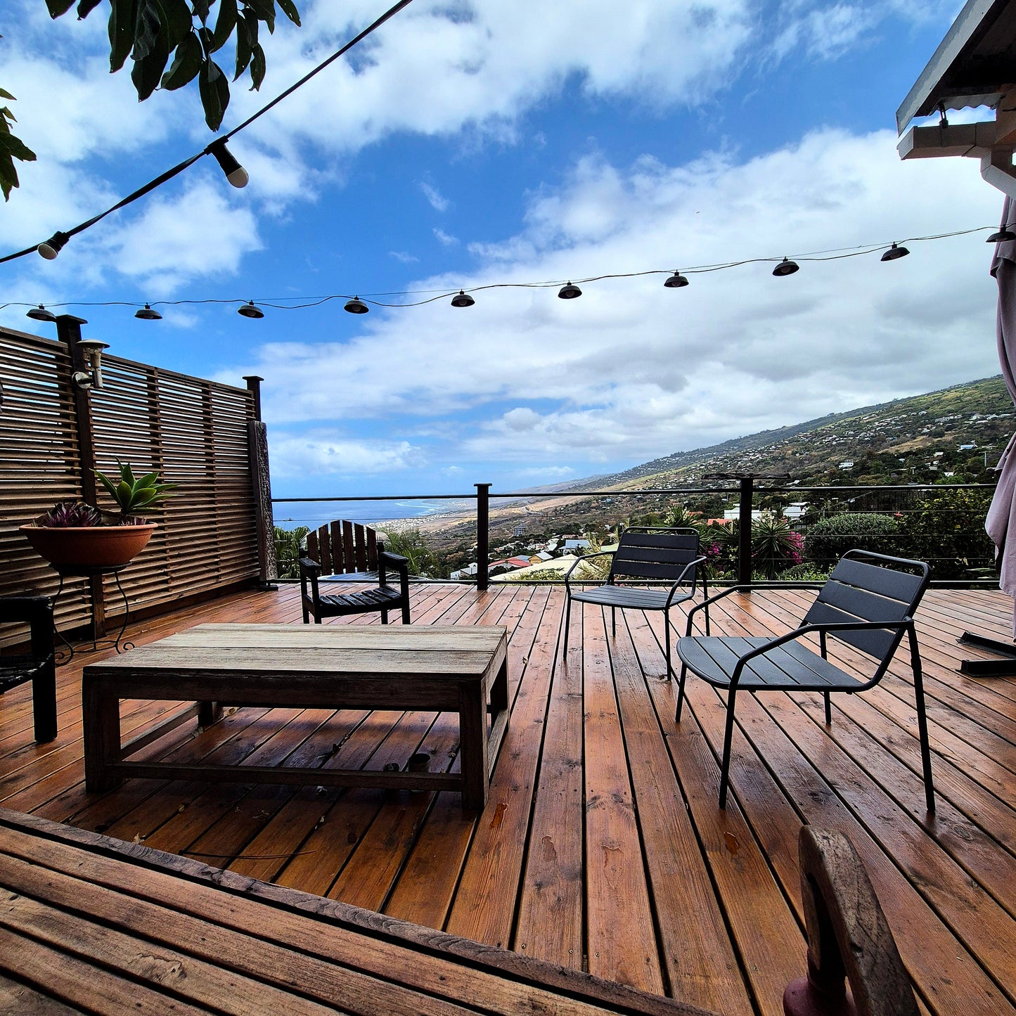 SAINT-LEU/ MAISON DE CHARME AVEC VUE OCEAN ET JARDIN LUXURIANT