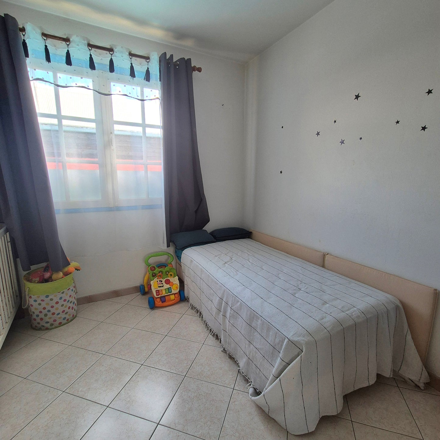 SAINT-PIERRE / MAISON CREOLE AVEC PISCINE - LIGNE 400