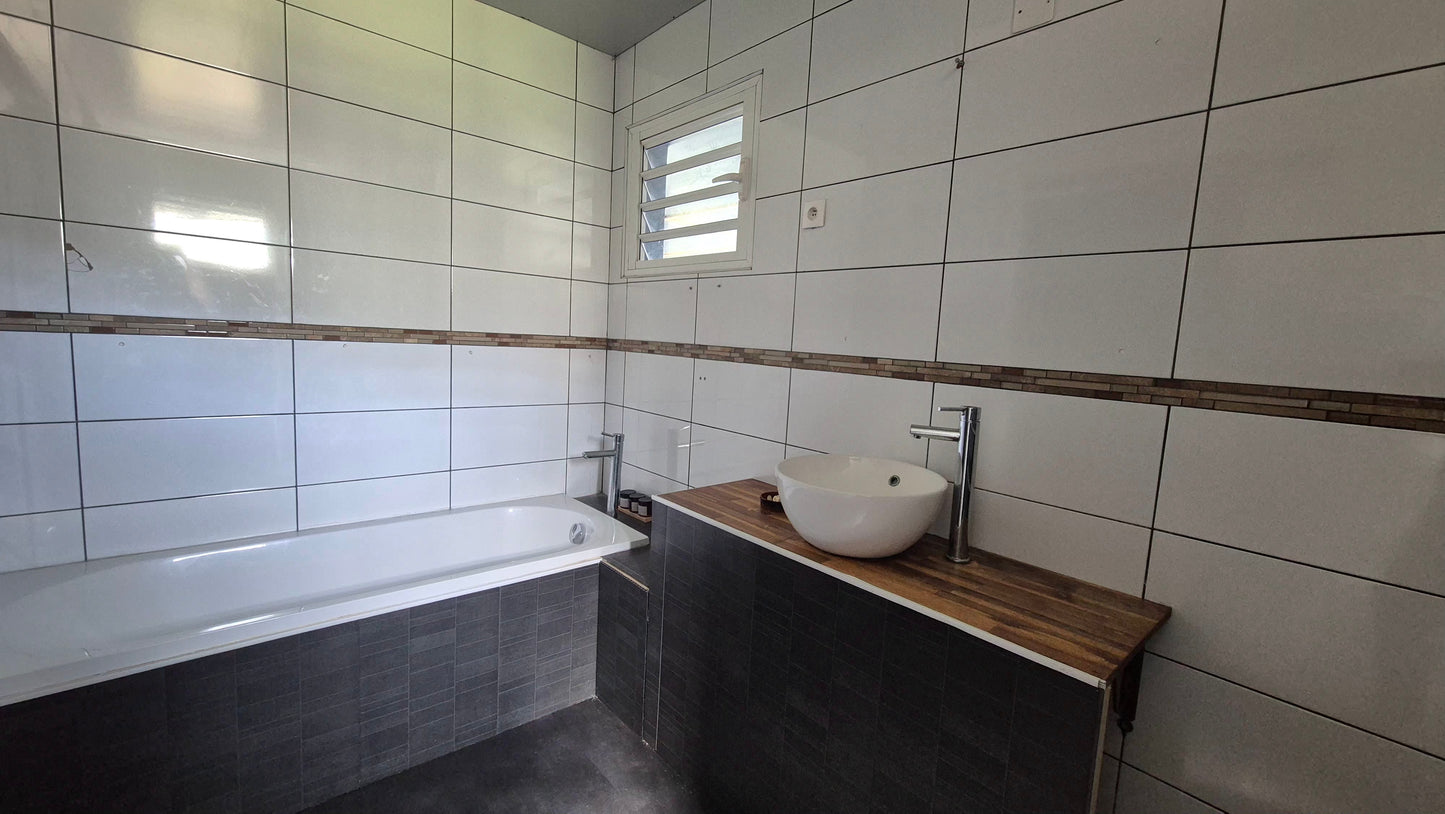 SAINT-JOSEPH/CHARMANTE MAISON 120m2 AVEC BEAU JARDIN DE 836m2