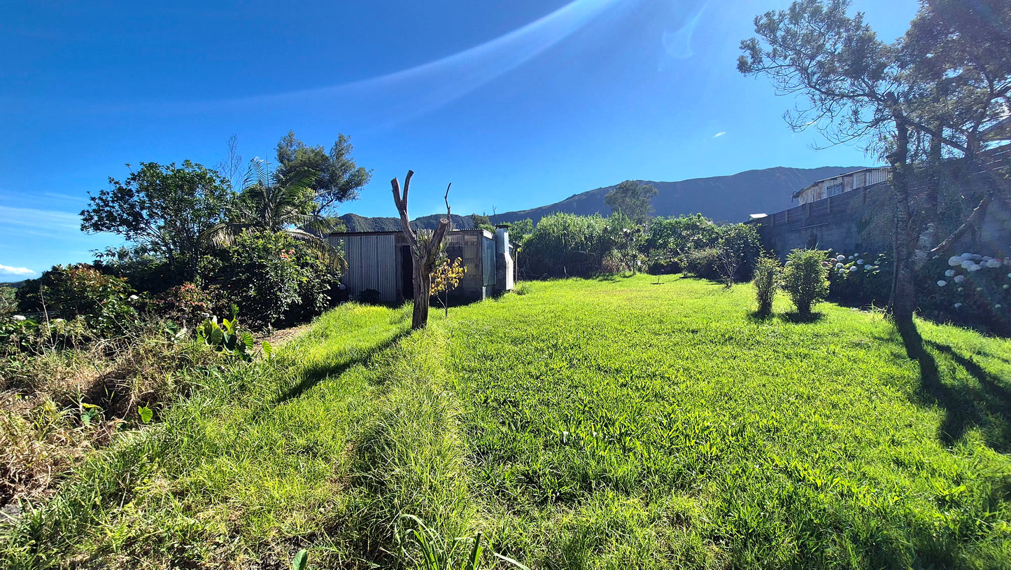 SAINT-JOSEPH/CHARMANTE MAISON 120m2 AVEC BEAU JARDIN DE 836m2