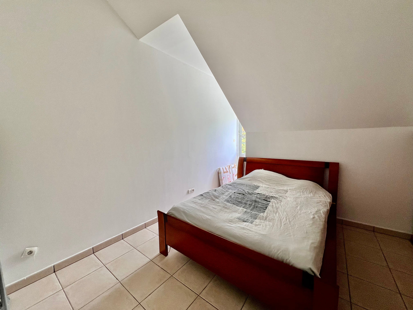 SAINT DENIS / CHARMANT APPARTEMENT DUPLEX À BELLEPIERRE