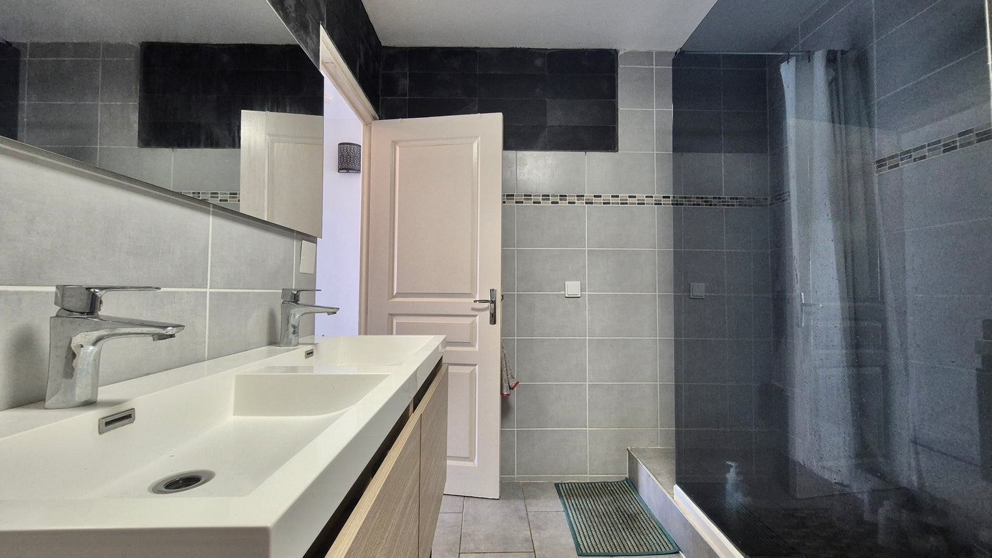 PITON SAINT-LEU/ MAISON JUMELÉE AVEC JARDIN