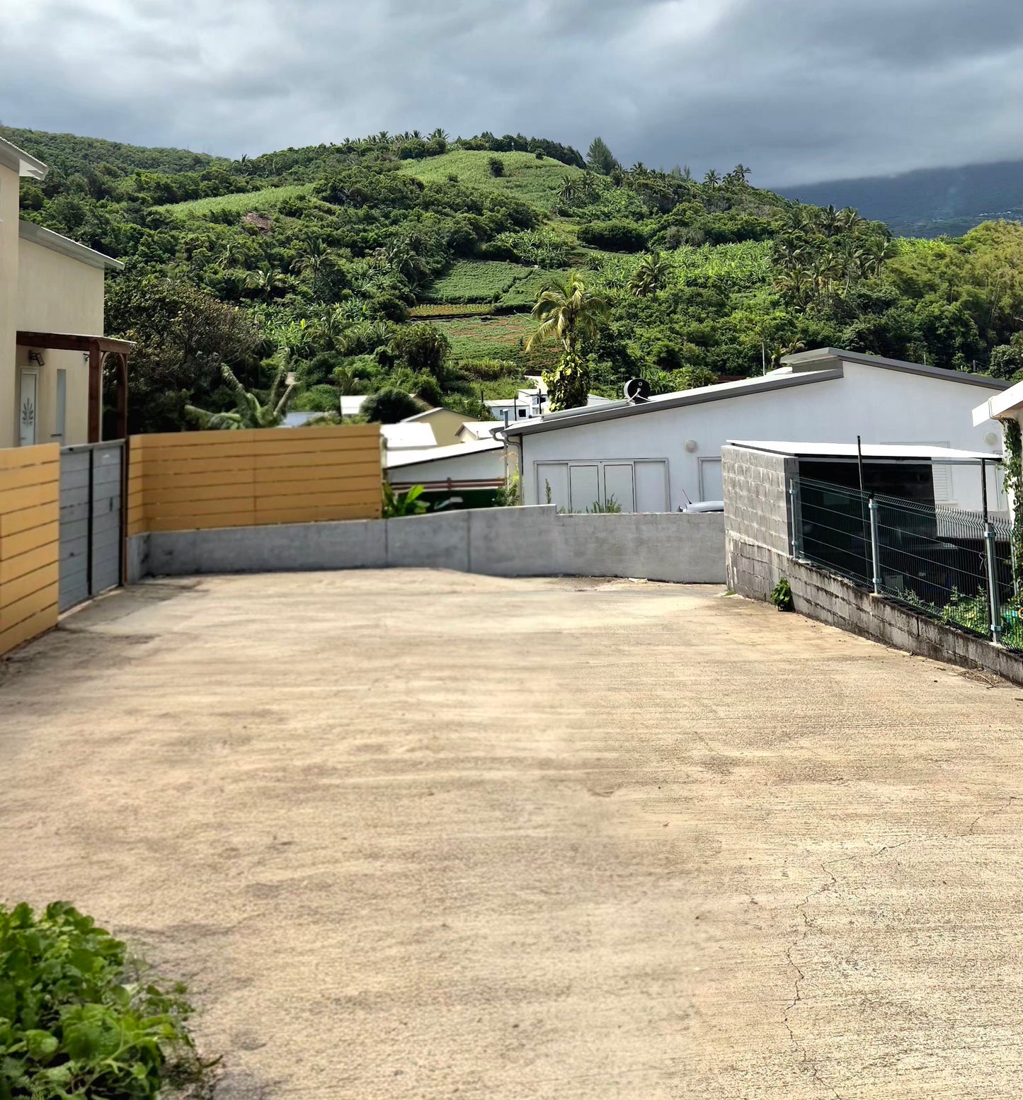 SAINT-JOSEPH/TERRAIN DE 467M2 ENTRE LANGEVIN ET VINCENDO