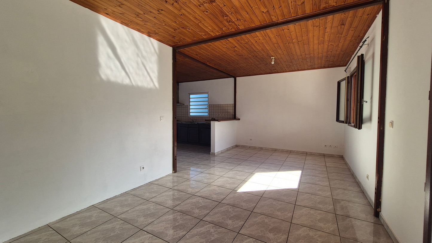SAINT-PIERRE/JOLIE MAISON EN BOURBON BOIS 64M2 - 315 m2 PISCINABLE