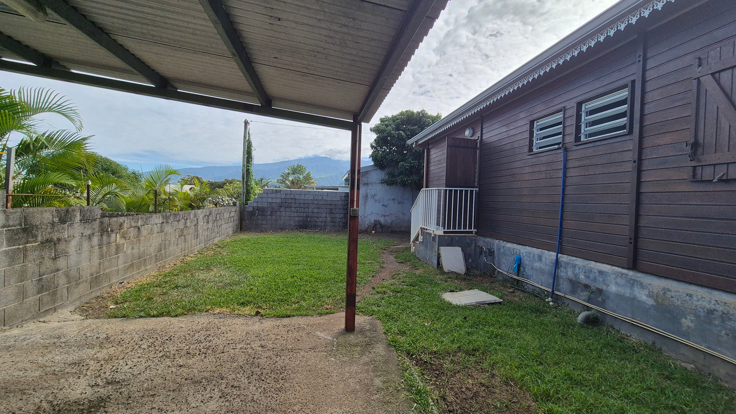 SAINT-PIERRE/JOLIE MAISON EN BOURBON BOIS 64M2 - 315 m2 PISCINABLE