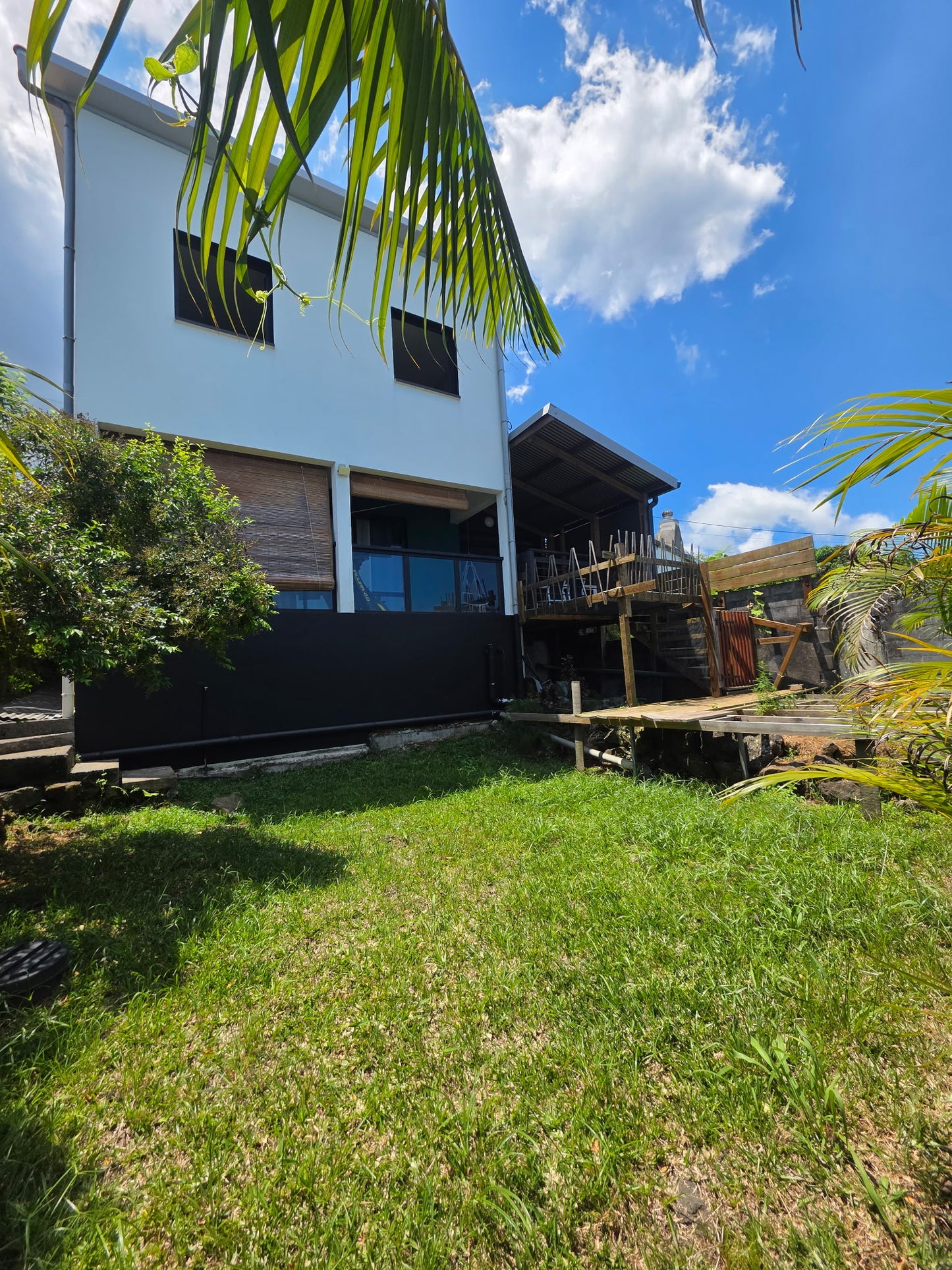 SAINT-JOSEPH / MAISON MODERNE + 263m2 TERRAIN