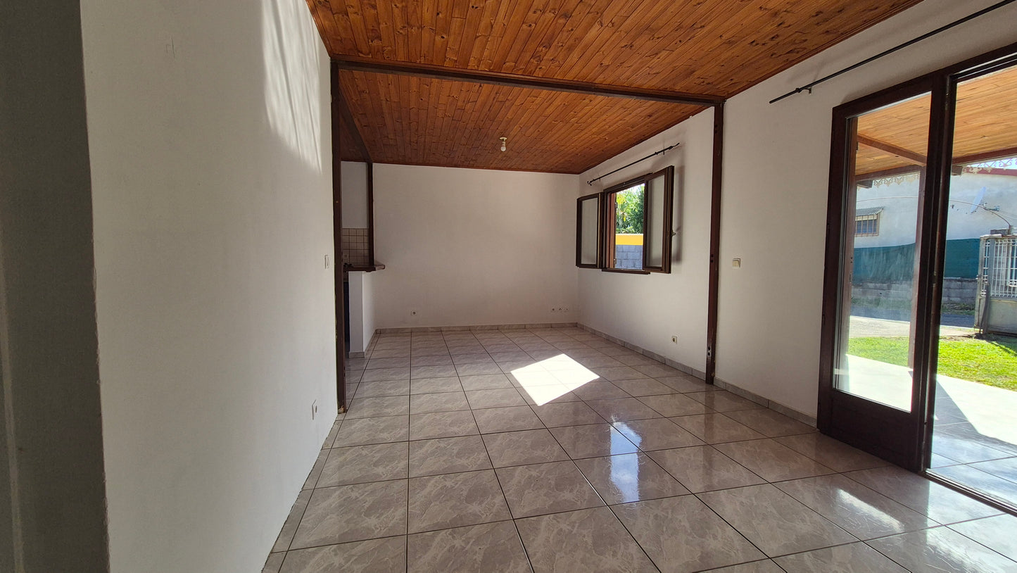 SAINT-PIERRE/JOLIE MAISON EN BOURBON BOIS 64M2 - 315 m2 PISCINABLE