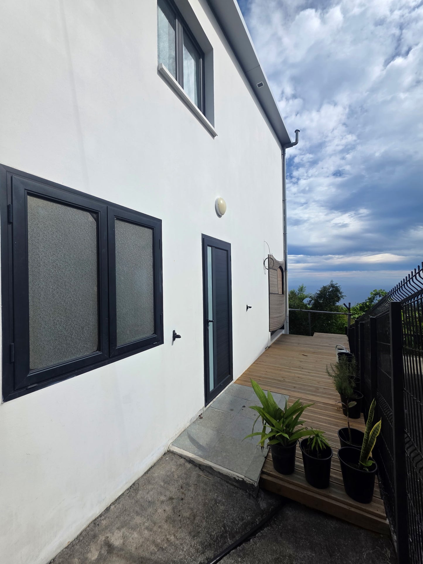 SAINT-JOSEPH / MAISON MODERNE + 263m2 TERRAIN