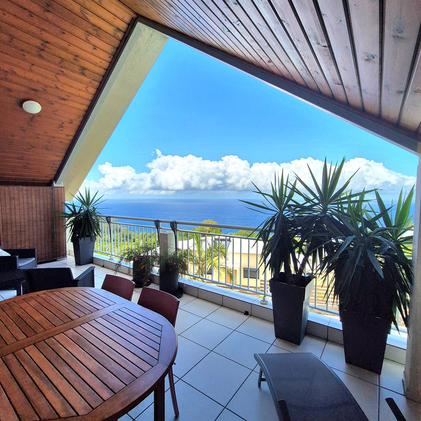 PETITE-ILE/APPARTEMENT DE STANDING AVEC VUE INCROYABLE SUR L'OCEAN