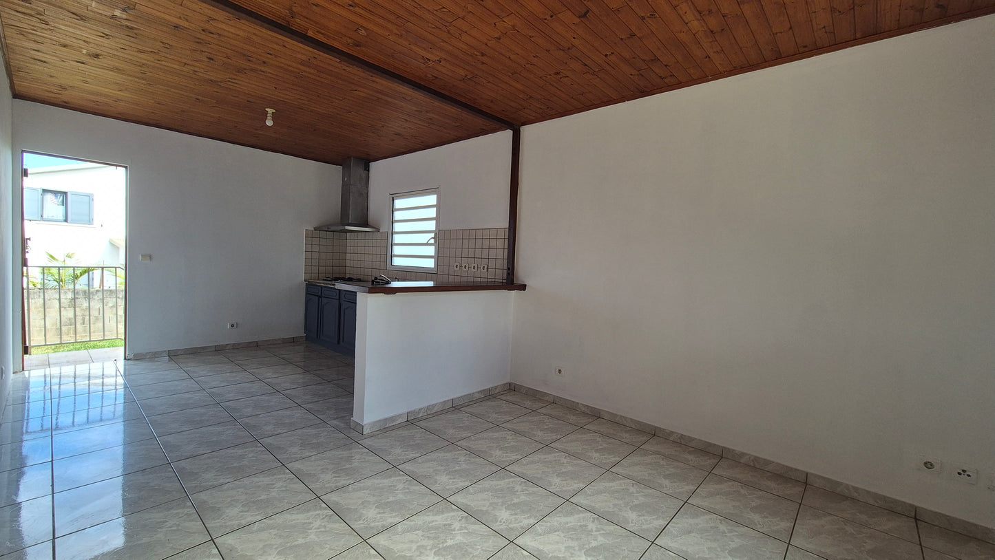 SAINT-PIERRE/JOLIE MAISON EN BOURBON BOIS 64M2 - 315 m2 PISCINABLE